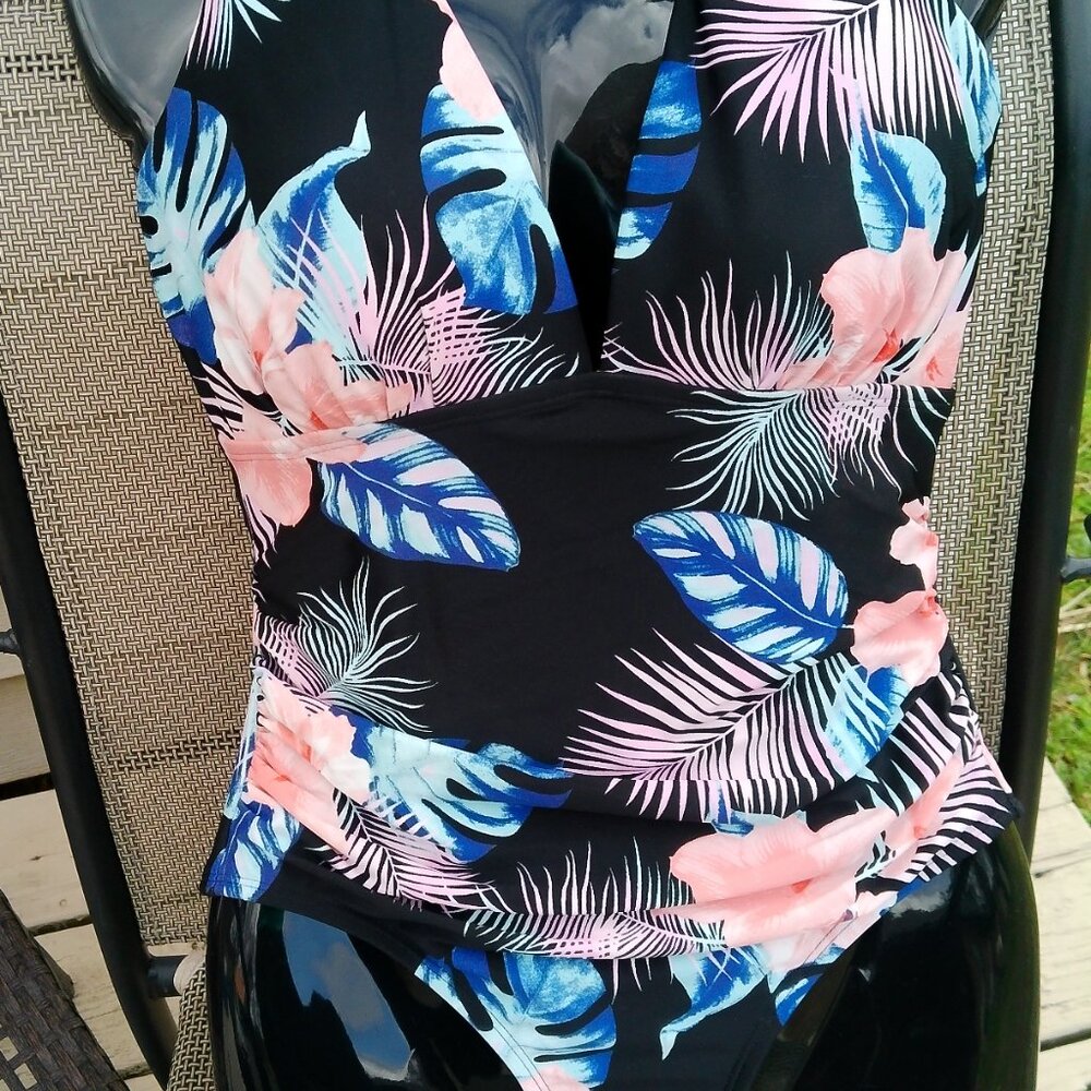 NWOT DKNY Women's One Piece Tummy Control Waist Halter Neck Swimsuit Sz. MED - Picture 2 of 9